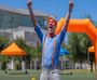 Blippi kíváncsisággal járja be az országot az új YouTube-sorozatban