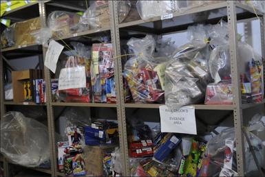 Hamis játékokkal kerekedett, lebukott