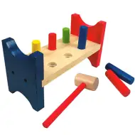 Fa kisasztal kalapáccsal