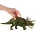 Jurassic World: Támadó Triceratops játékfigura - Mattel