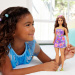 Barbie: Fashionista Barátnők virágos ruhás divatbaba lila tincsekkel – Mattel