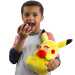 Pokémon: Pikachu almával nagy plüssfigura 30cm
